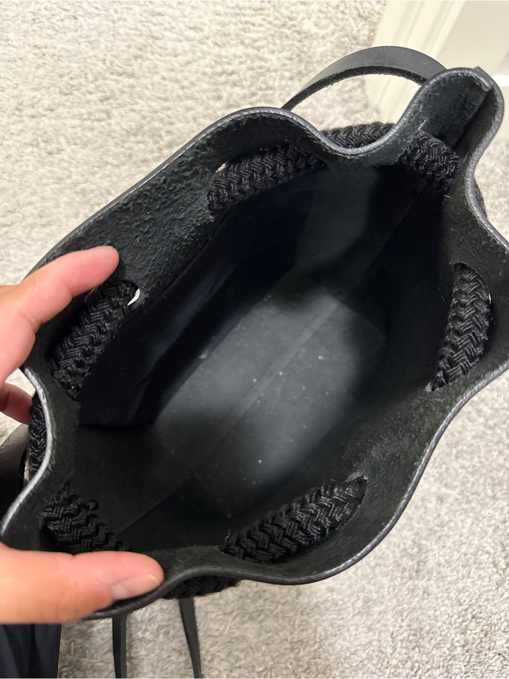 The Stowe bucket bag in black - Picture 8 of 9